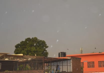 Bright sunshine came out after drizzle in the morning