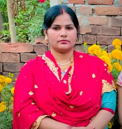 Dead body of a woman found hanging in the house