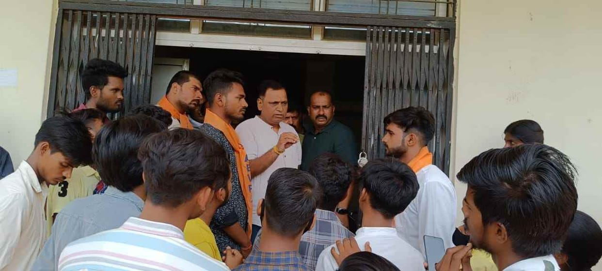 student leaders locked administration building