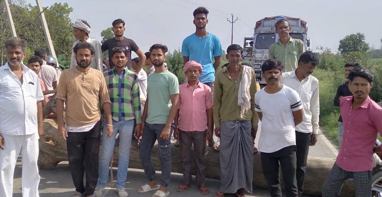 Angered by the waterlogging in Gurai, the villagers blocked the Badaun-Bilsi road