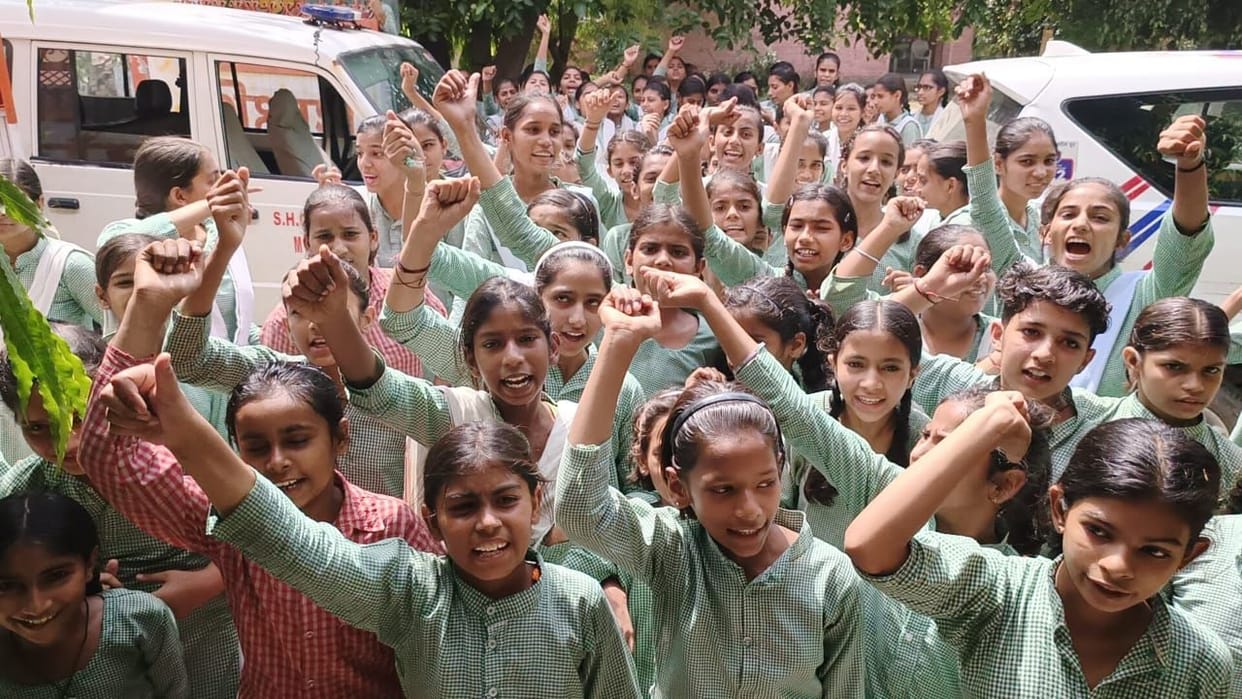 Girl students demonstrated at the gate and asked for food after mid-day meal was not made