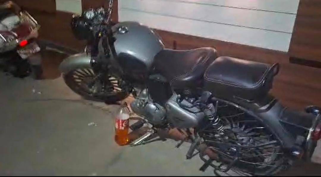 Caught extracting petrol from bullet, youth fled leaving scooty