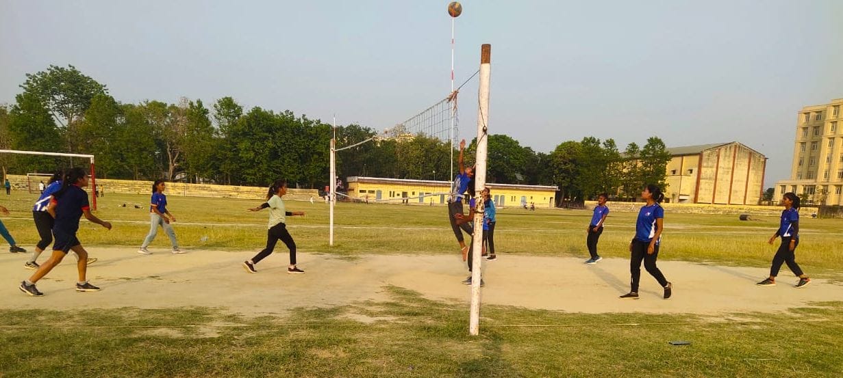 Short height of daughters, yet achieved height in volleyball