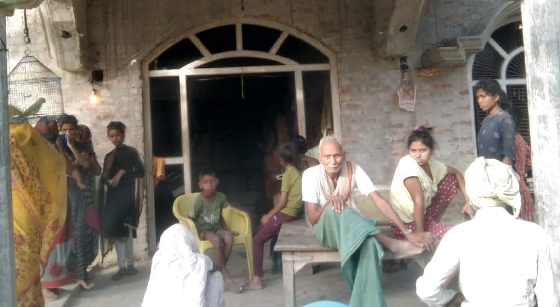 Thieves created ruckus, took away jewelry worth lakhs