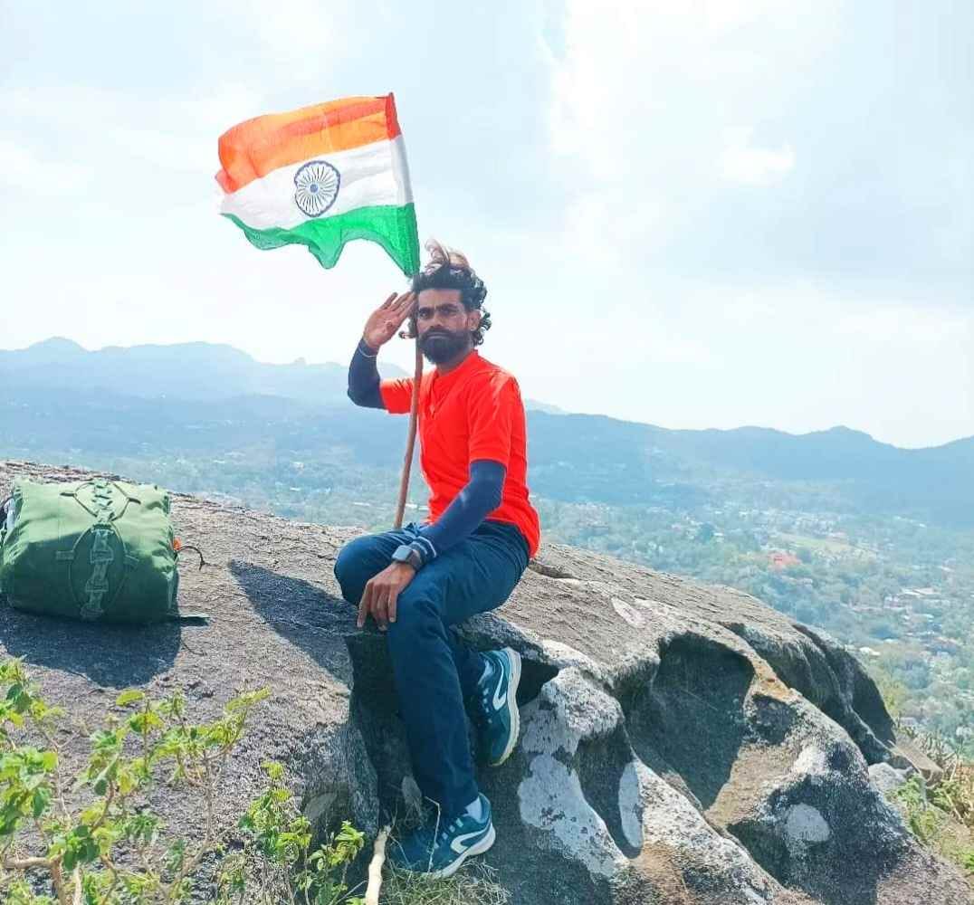 sunil hoisted tiranga on mout aabu