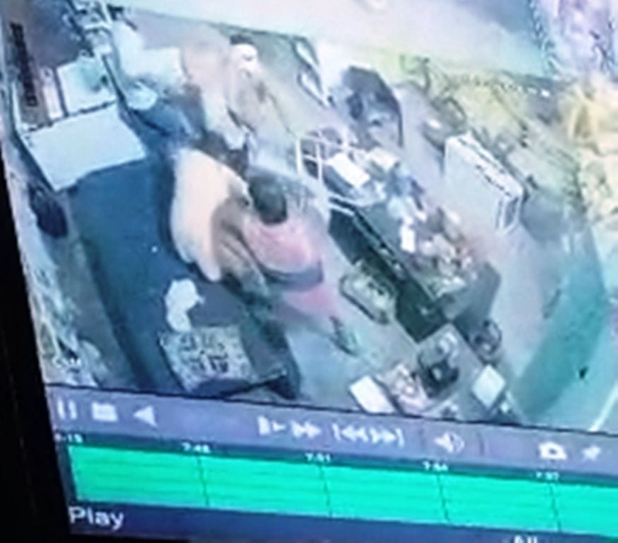 The miscreants took away the cash and gold chain after beating the shopkeeper