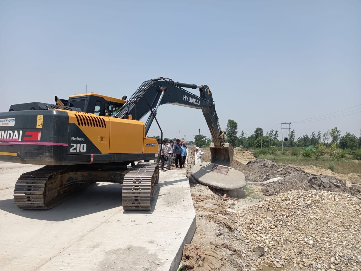 The revenue team returned to vacate the land for the toll plaza