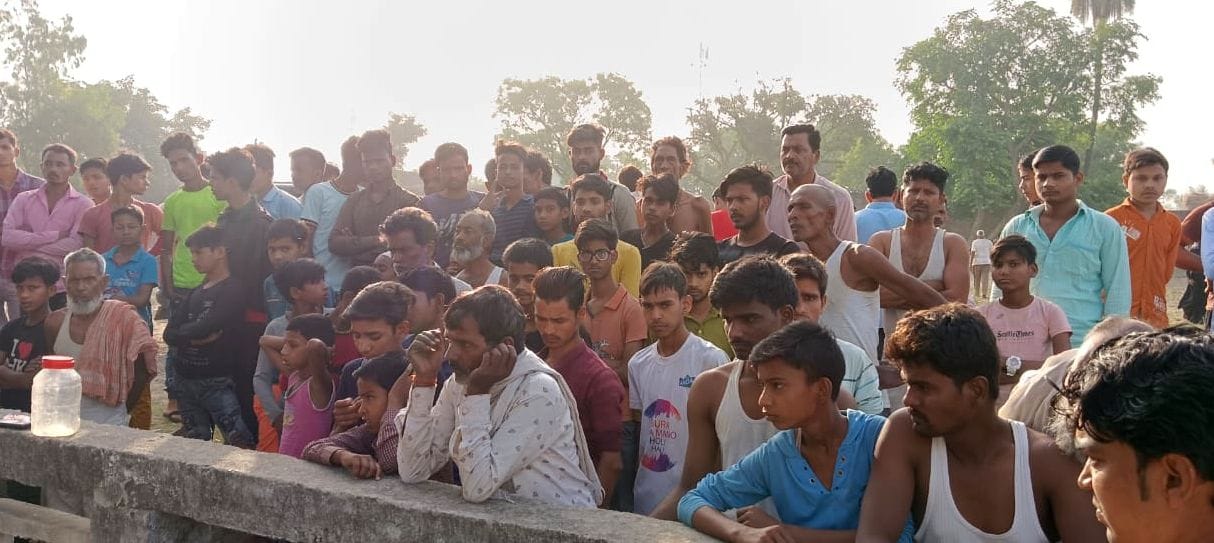 Reciting Fatiha on father's grave, set himself on fire, died