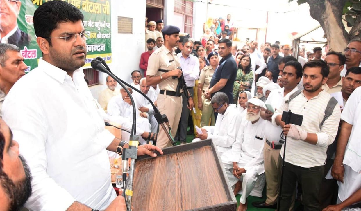 Deputy Chief Minister did public dialogue in the city, solved the problems on the spot
