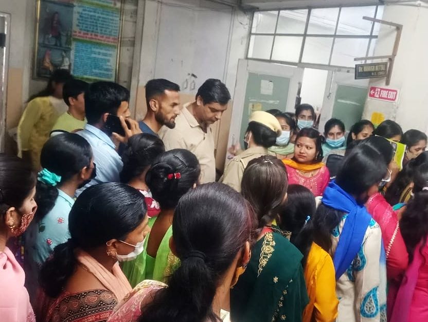 Patients entangled with each other due to lack of number in Gynae OPD