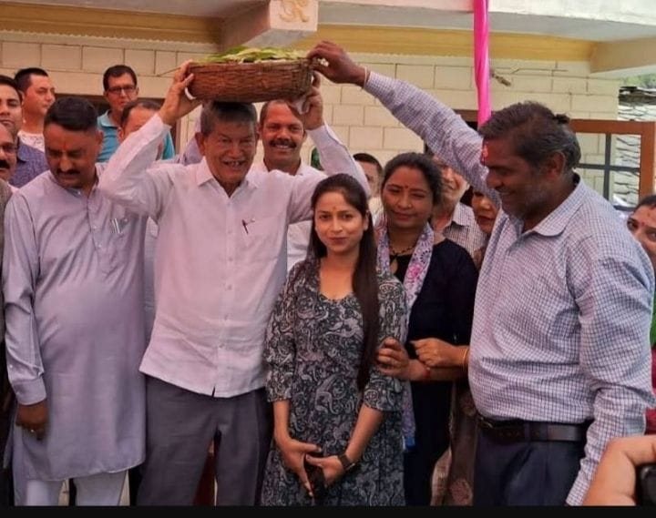Harish Rawat gave Kafal party in his native village