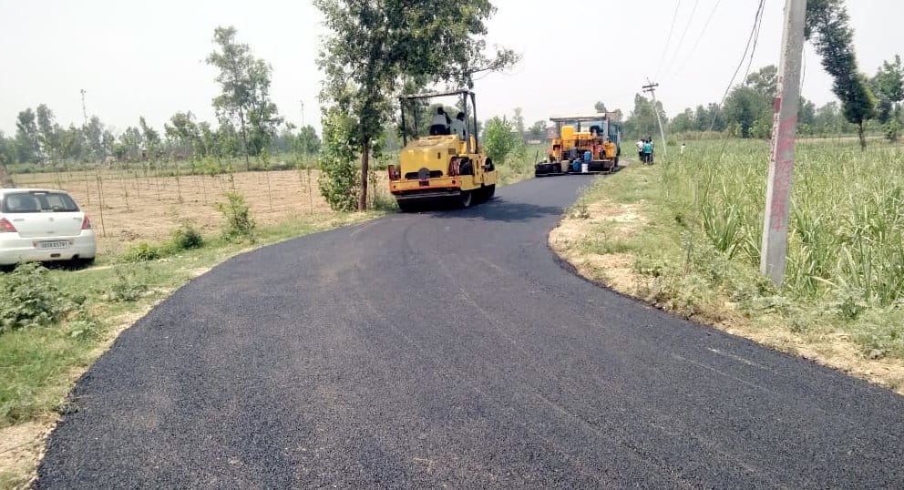 Pradhan Mantri Gram Sadak Yojana: Work is progressing slowly in the district