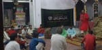 डुमरियागंज क्षेत्र के हल्लौर स्थित बड़े इमामबाड़े में आयोजित जश्ने अबू तालिब में कलाम पेश करते लक
