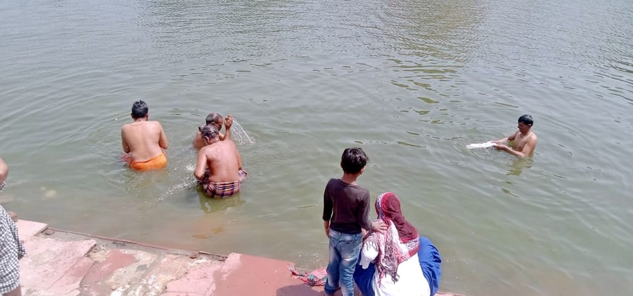 Devotees took a holy dip in Pandu Pindara Tirth on Jyestha Amavasya