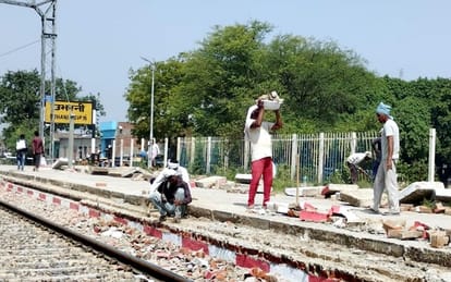 The condition of the railway platform will improve in Ujhani