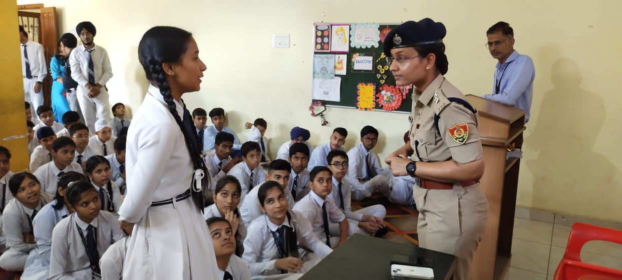 Police school in RK Senior Secondary School, ASP Deepti Garg appeared in the role of teacher, said cybercrime, prevention of drug abuse is possible only through awareness