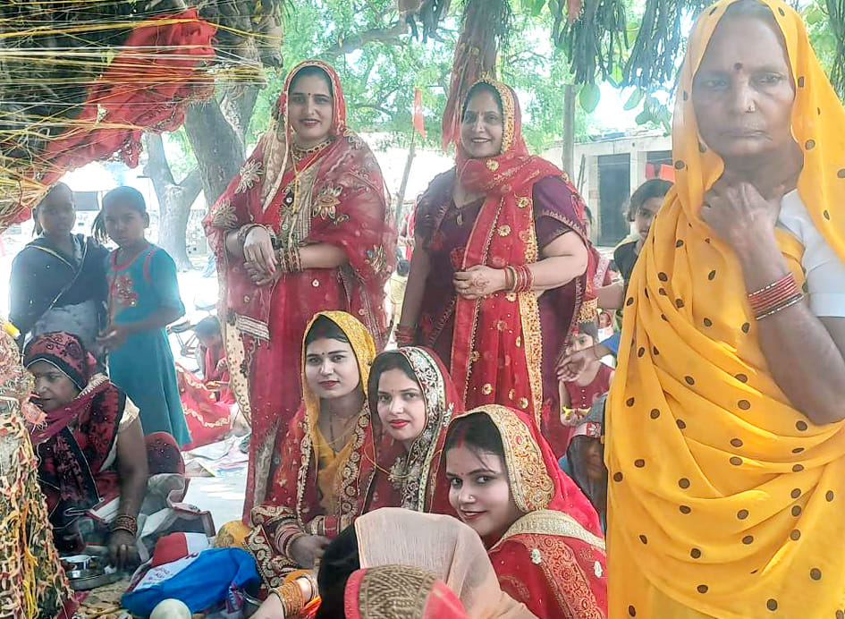 Husband's long life sought by worshiping banyan tree