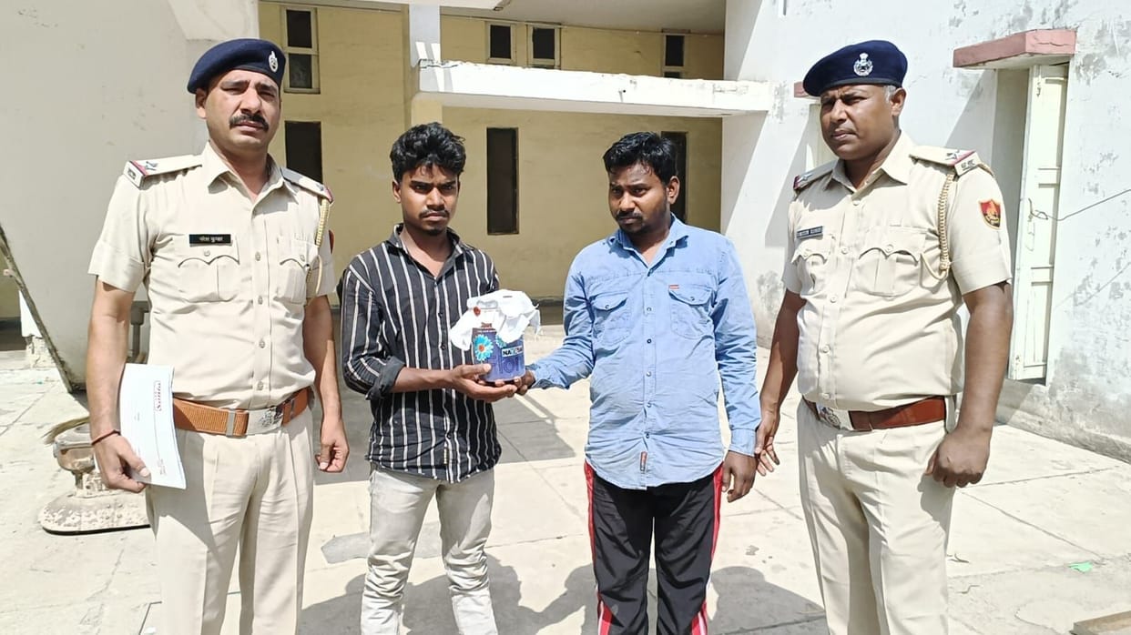 Two bike riding youths arrested with 800 grams of opium