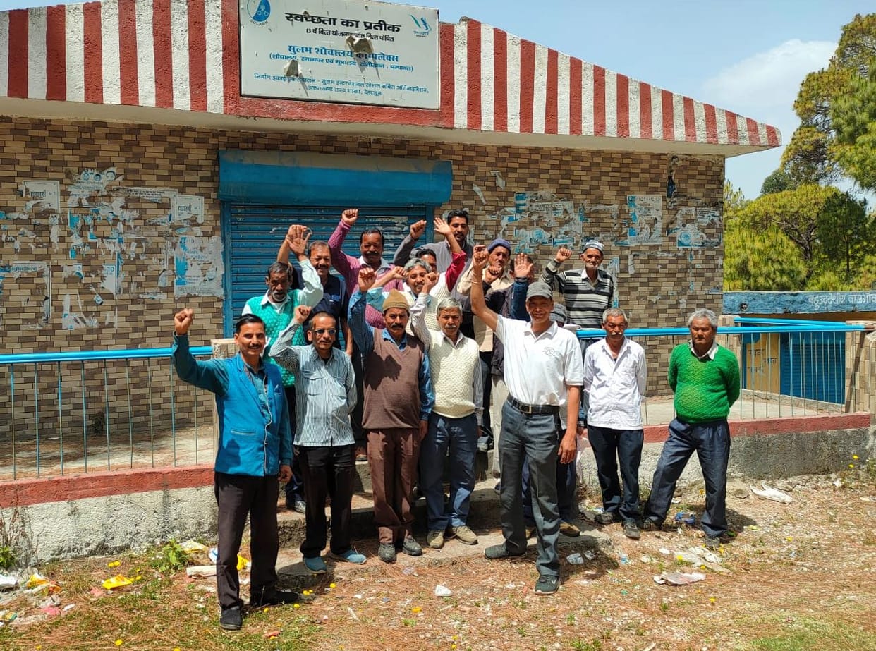 Demonstration on the demand of opening hi-tech toilets