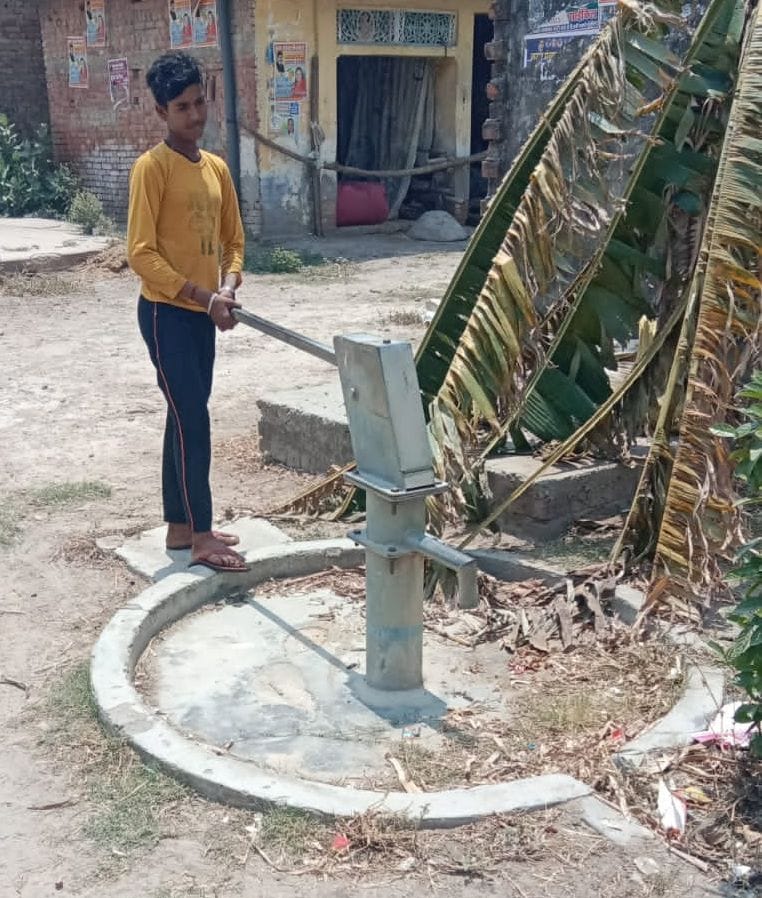 Hand pump bad, ward residents are worried for water