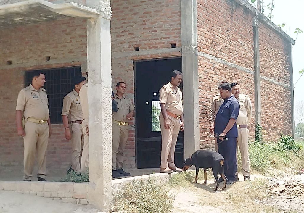 Thieves entered Grameen Bank by cutting wall