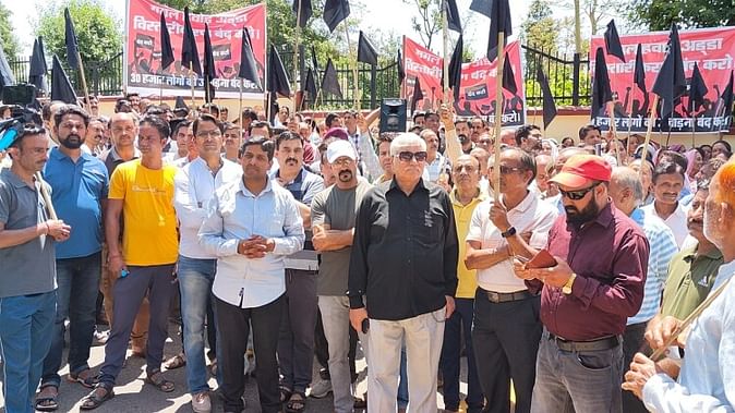 सरकार को जनता की चेतावनी, चाहे तो हमे गोली मार दे सरकार पर हवाई अड्डा का विस्तारीकरण नहीं होने देंगे सरकार को जनता की चेतावनी, चाहे तो हमे गोली मार दे सरकार पर हवाई अड्डा का विस्तारीकरण नहीं होने देंगे
