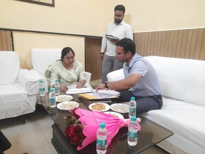 Give nutritious food of choice to malnourished children