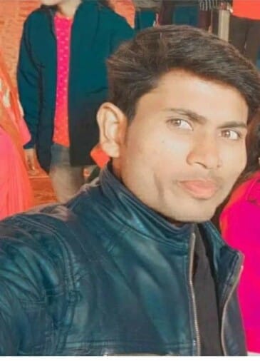 Student dies trying to get down from moving train