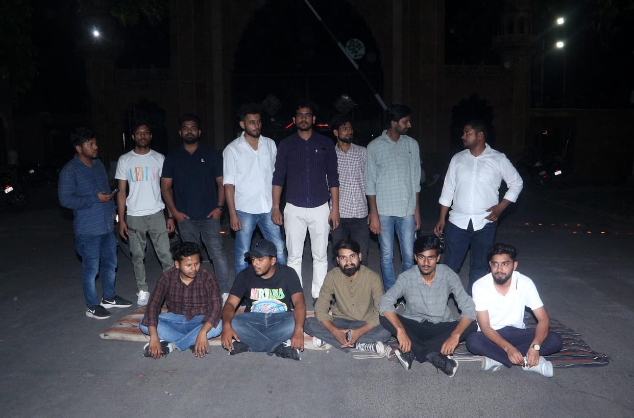 AMU Bab-e-Syed closed for demanding reinstatement of suspended students