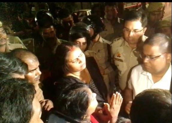 Demonstration for 5.30 hours by keeping the dead body, demanding registration of murder case