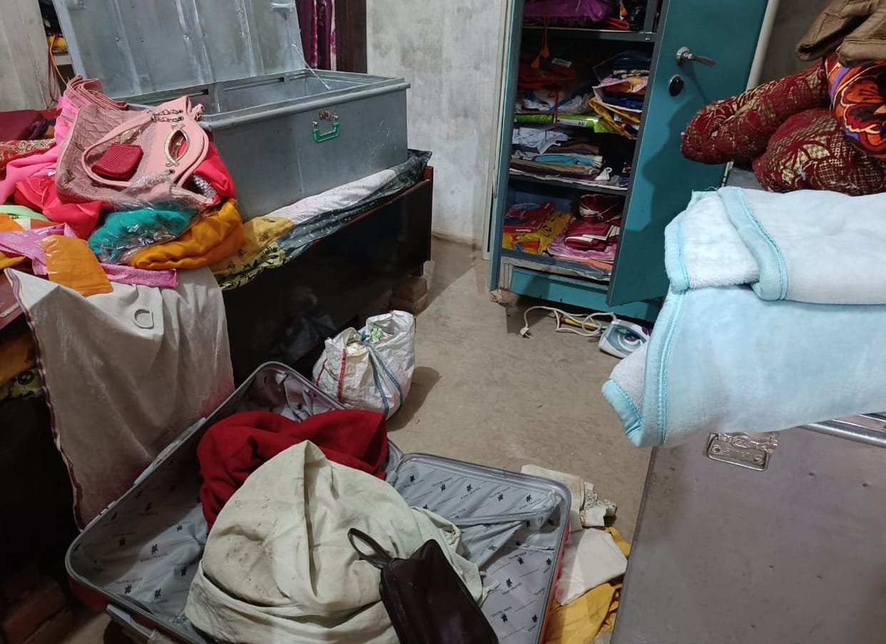 Police unaware, mischief of thieves in four police station area in one night