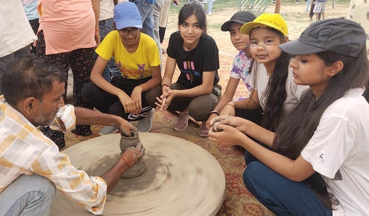 Students made pottery in summer camp