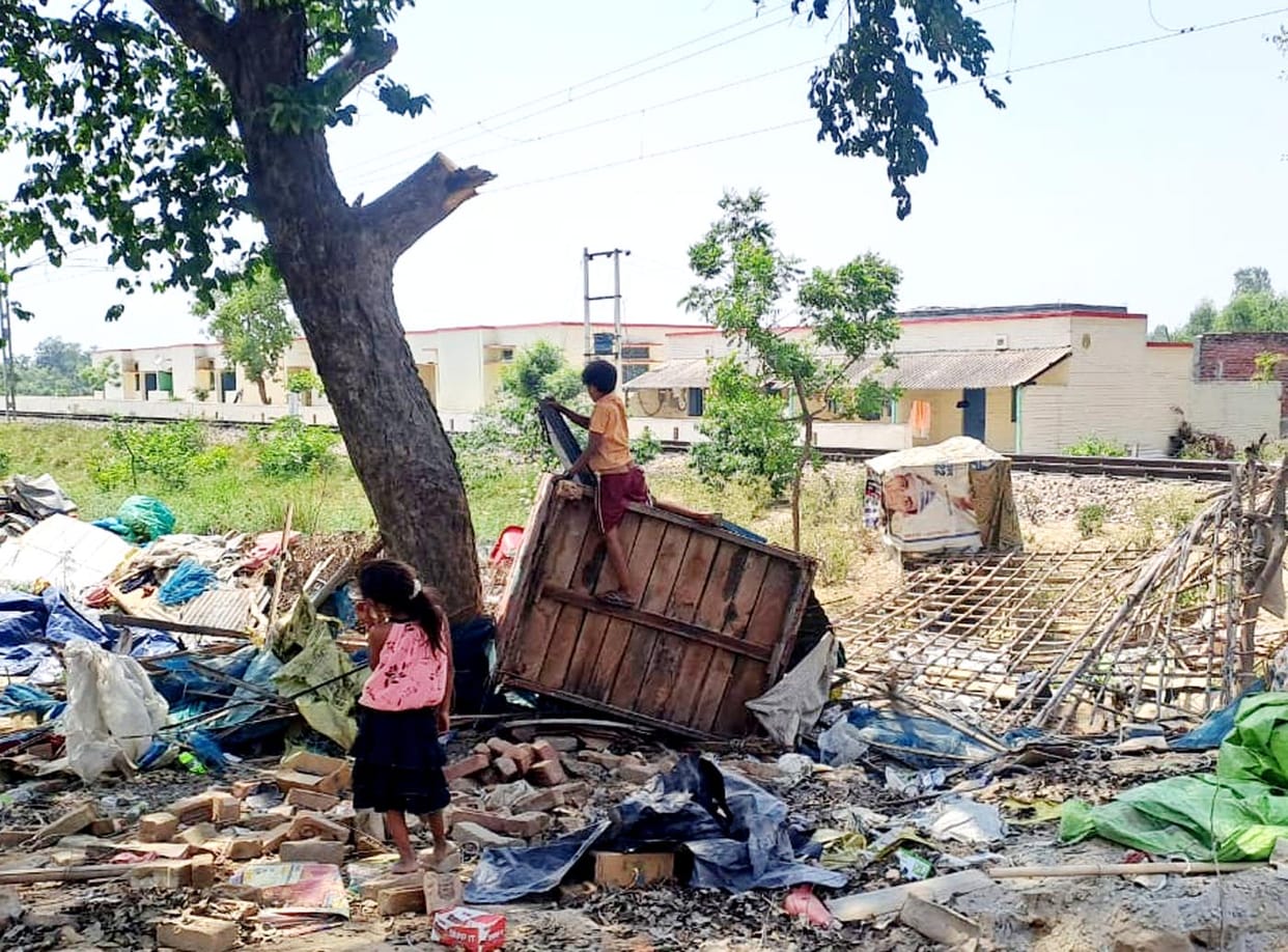 Railway removed encroachment from Chhatuiya gate, JCB overturned two kiosks