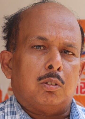 Digging arbitrarily for sewer line
Roads remain, people stuck in jam