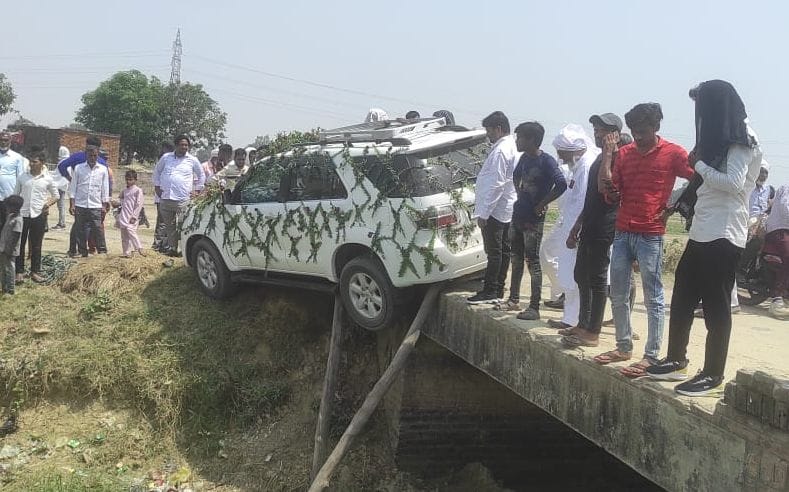Approach error, SUV full of baratis saved from overturning