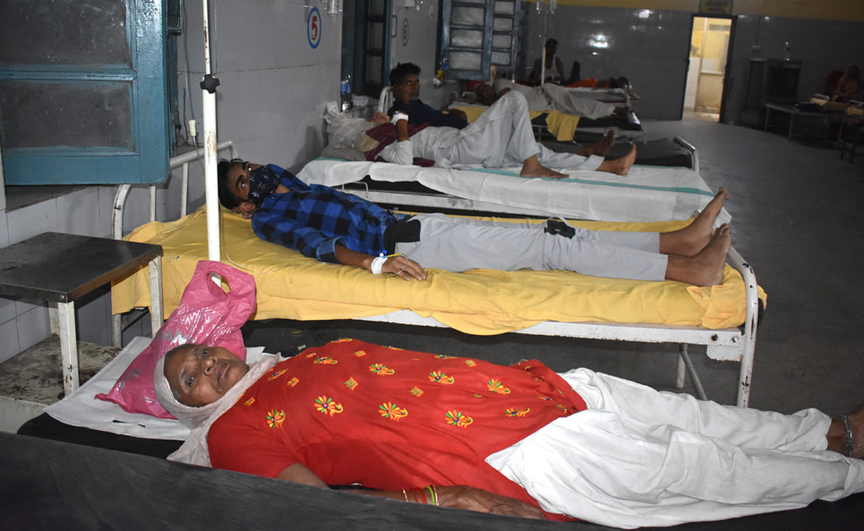 Severe heat... more than 100 patients of dehydration and heat stroke reached the hospital