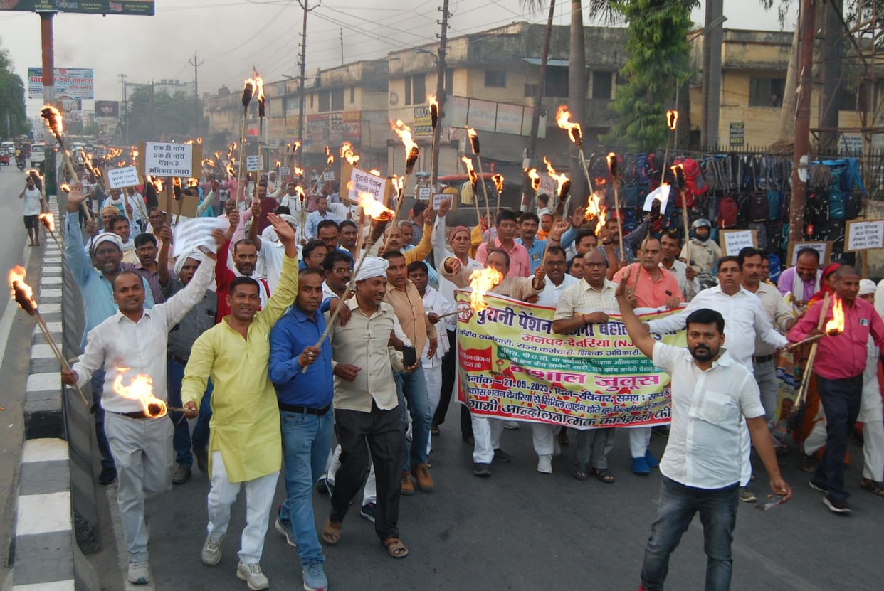 Employees roared by taking out a torch procession