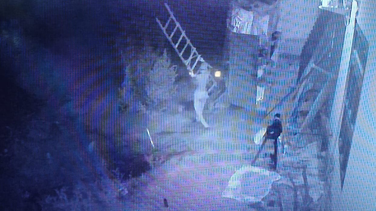 Half-naked thief steals Rs 4.10 lakh from under the pillow