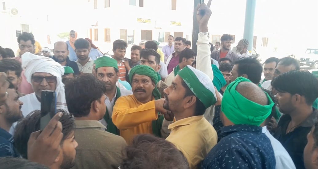 Bhakiyu workers created ruckus at Akrabad toll plaza