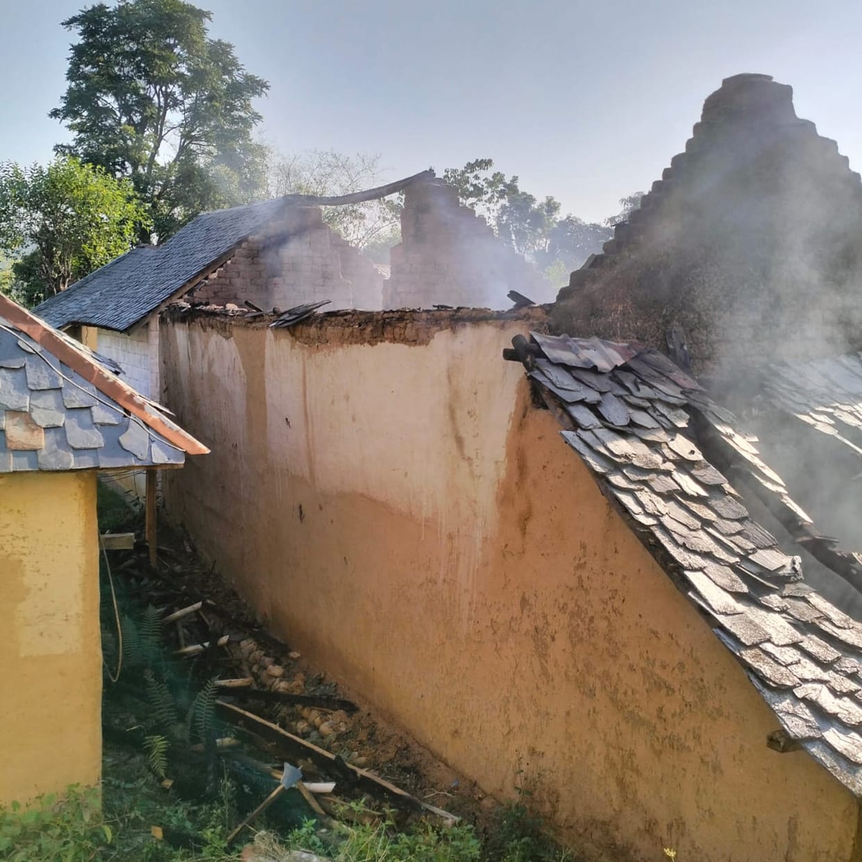 Three cattle sheds caught fire in Godi Tilla, loss of five lakhs