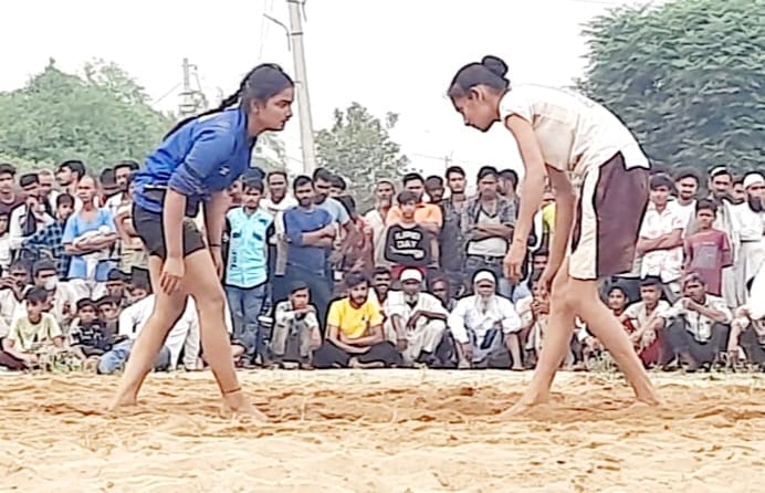 Women wrestlers beat male wrestlers in Dangal