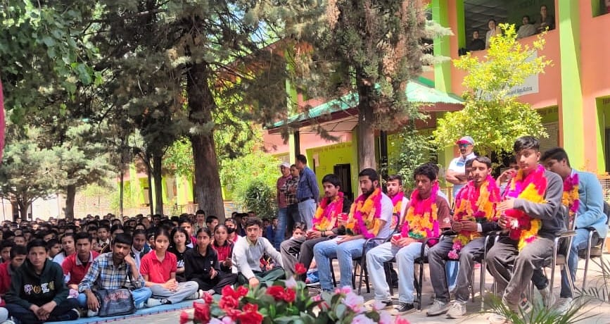 Rohru school topper honored