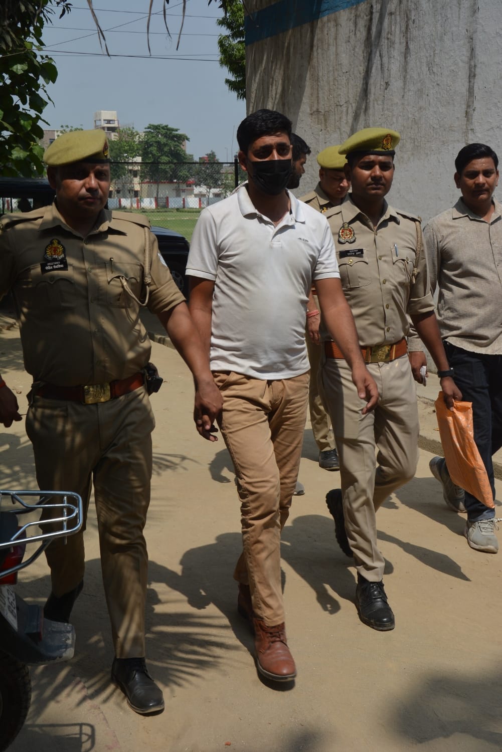 Fake inspector arrested for demanding money in the name of ending the case