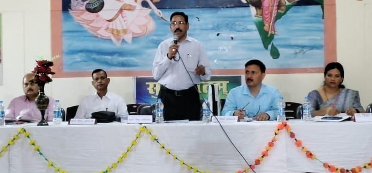Absent from the meeting stopped the salary of the headmaster, sought clarification from seven