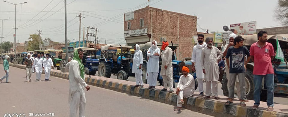 Farmers and laborers took out tractor march, demonstrated and staged a sit-in