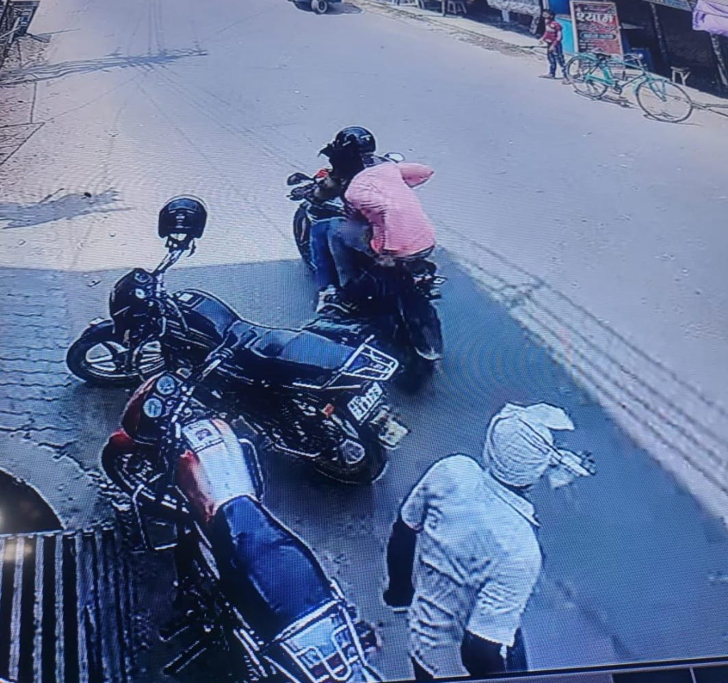 Rs 5.30 lakh looted from businessman