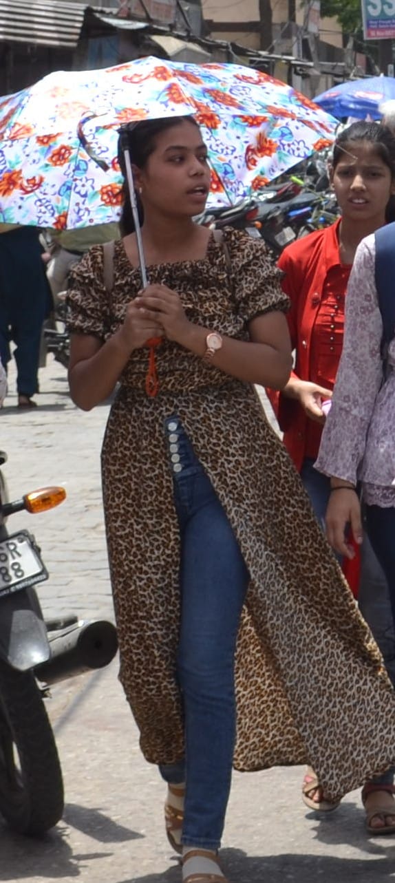 People suffering due to heat, people got scorched due to heat stroke
