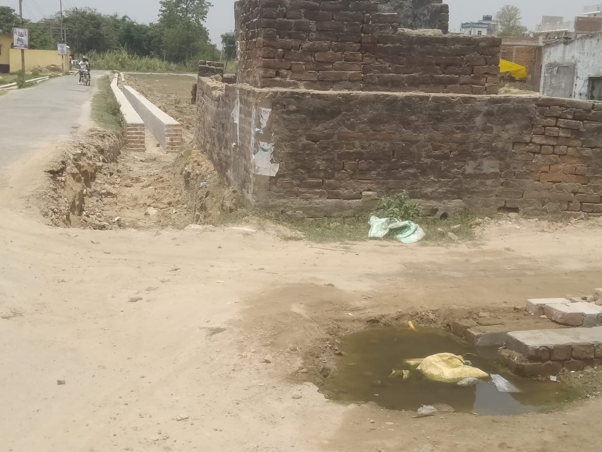 Incomplete drains are becoming an obstacle in drainage