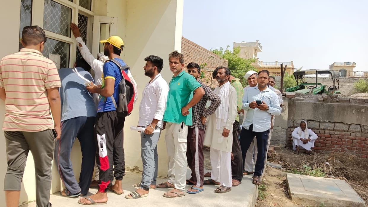 Consumers have to stand in the sun to pay electricity bills