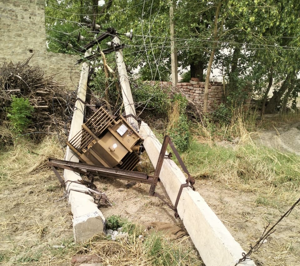800 trees and 600 electric poles fell in the storm, lightning struck all night
